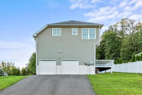 Stroud Twp, PA 18360,780 Wedgewood Lake Drive