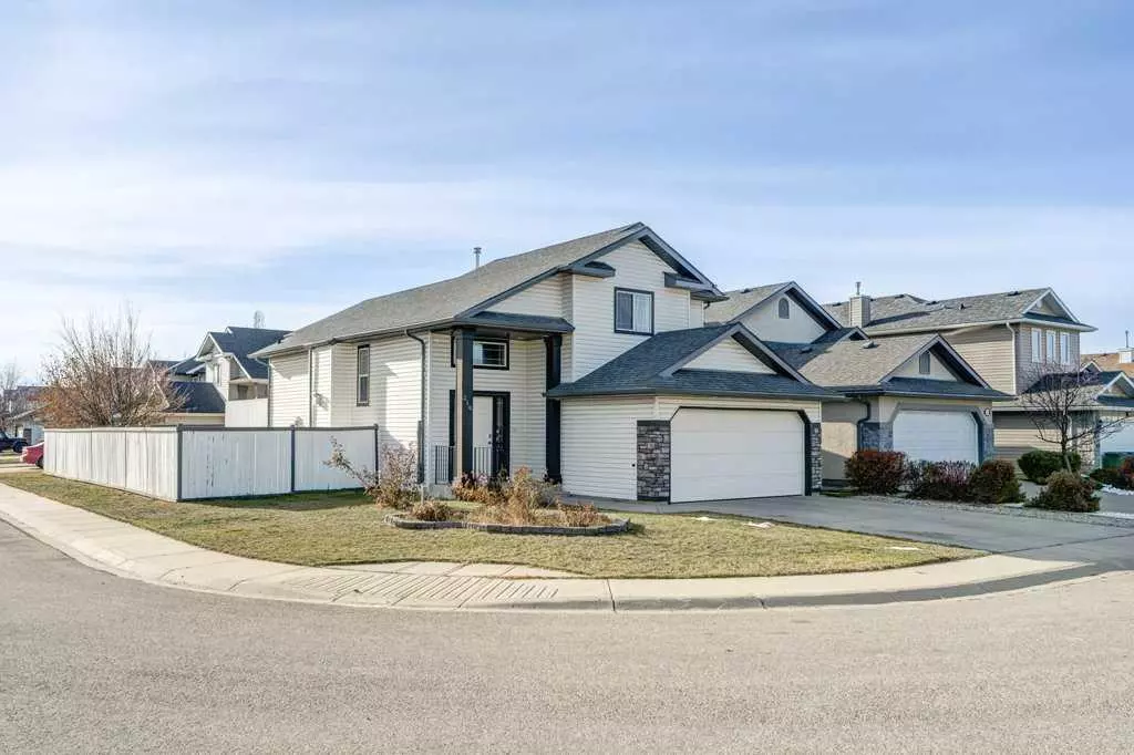 Airdrie, AB T4B 2V3,219 Stonegate Close NW