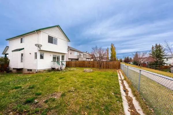 Calgary, AB T1Y 6Y3,240 Fresno PL NE