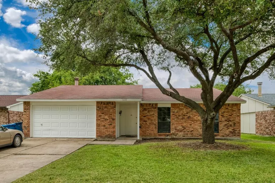 5321 Strickland Avenue, The Colony, TX 75056