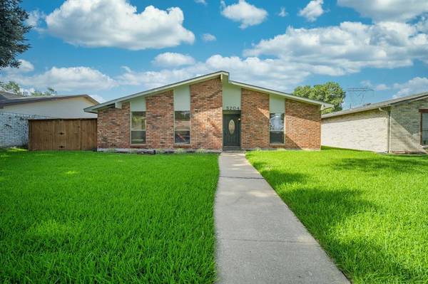 5204 Bartlett Drive, The Colony, TX 75056