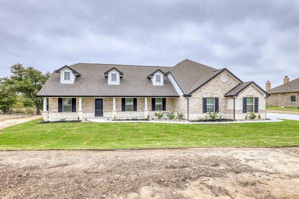 201 Columbia Court, Springtown, TX 76082