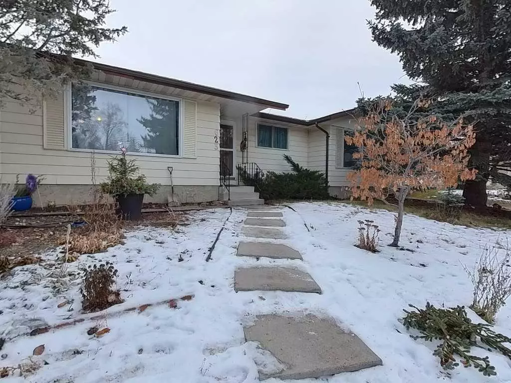 Calgary, AB T2A 5Y7,623 Aboyne CRES NE