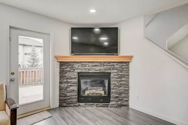 Airdrie, AB T4B 0B3,706 Luxstone Gate SW