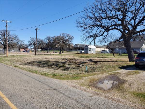 104 E College Avenue, Covington, TX 76636