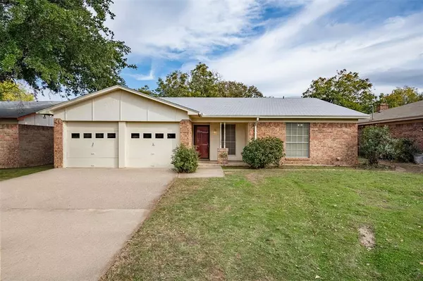 3054 Shane Drive, Haltom City, TX 76117