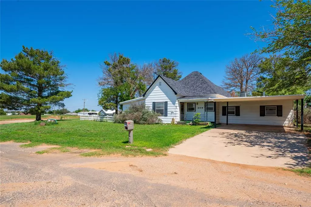 Rotan, TX 79546,309 E Beauregard