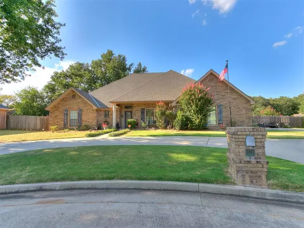 10 Windsor Court, Shawnee, OK 74804