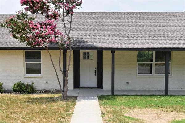 344 Arrowhead Street, Fort Worth, TX 76108