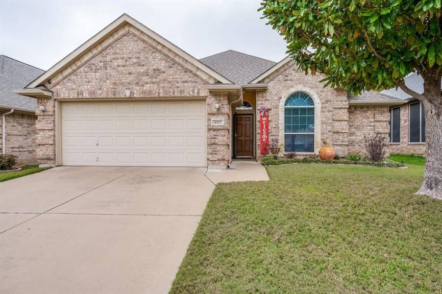 8257 Edgepoint Trail, Fort Worth, TX 76053