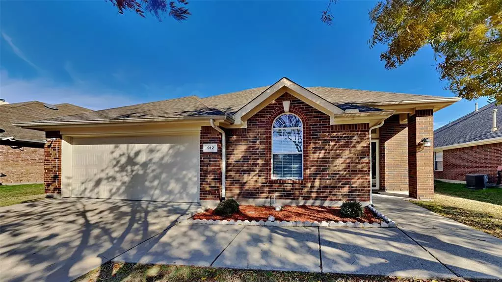 912 Seider Lane, Grand Prairie, TX 75052