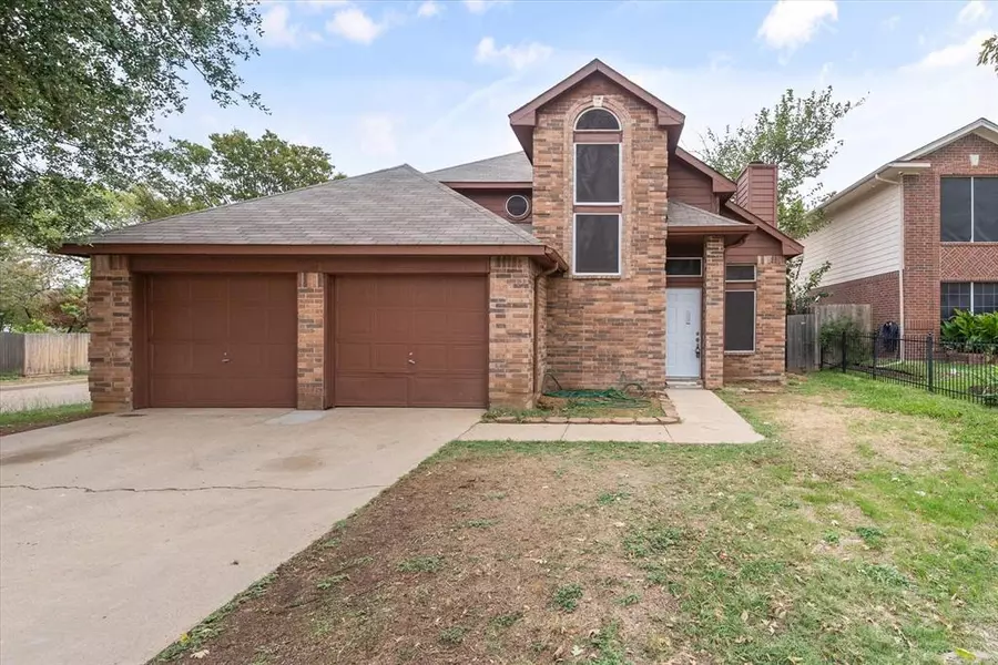 8401 Cloverglen Lane, Fort Worth, TX 76123