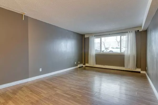 Calgary, AB T2V 0H6,510 58 AVE SW #107