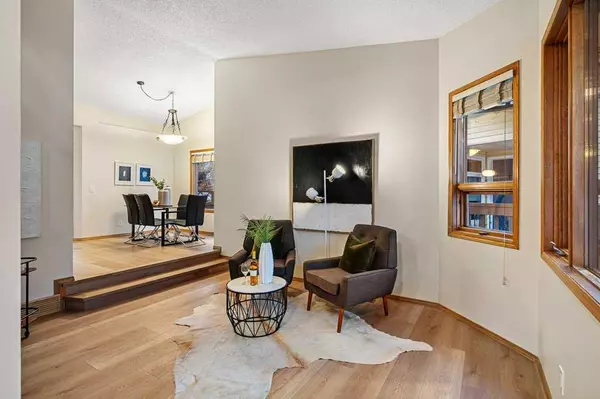 Calgary, AB T2X 3B7,129 Sundown PL SE