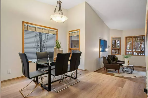 Calgary, AB T2X 3B7,129 Sundown PL SE