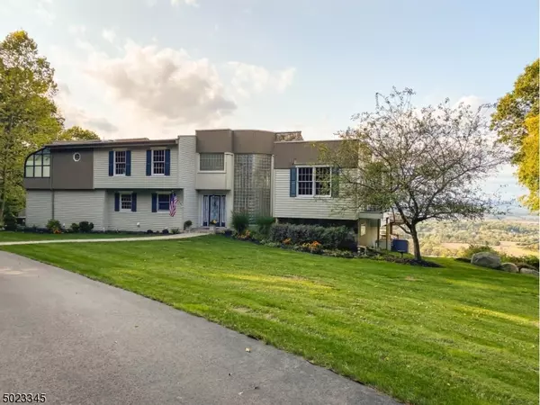 4 Vista Ln, Bethlehem Twp., NJ 08804