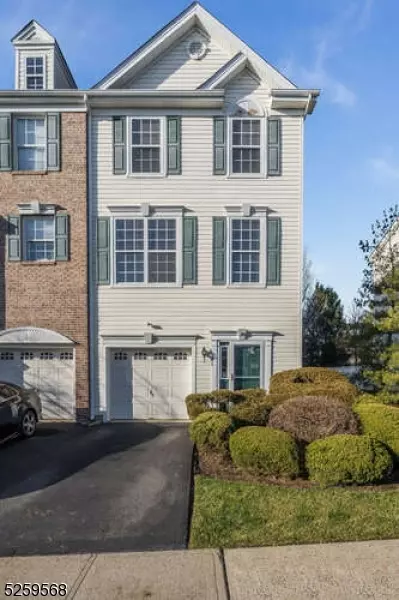 18 Sundance Way, Lopatcong Twp., NJ 08865