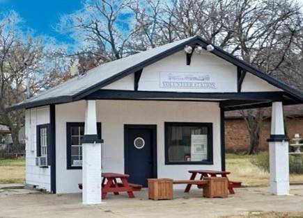 301 S Washington Street, Pilot Point, TX 76258