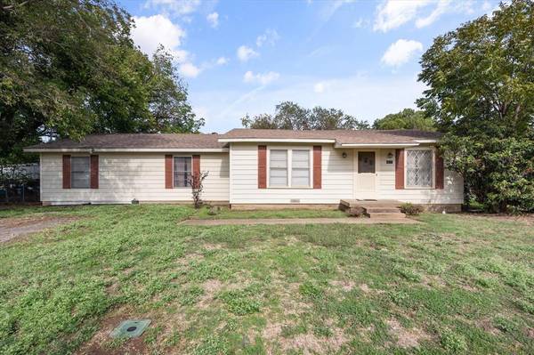 802 S 5th Street, Grandview, TX 76050