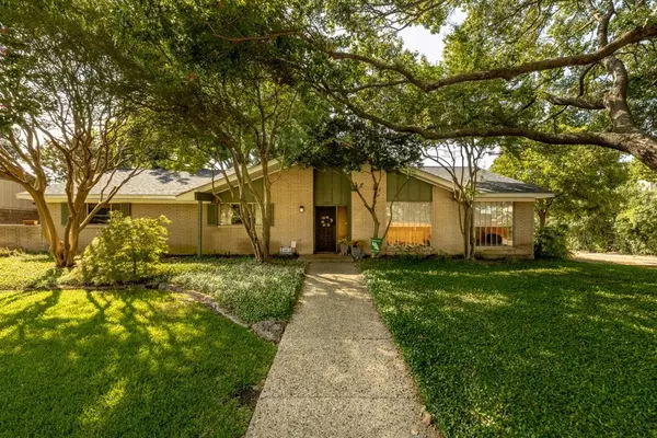 4004 Candlenut Lane, Dallas, TX 75244