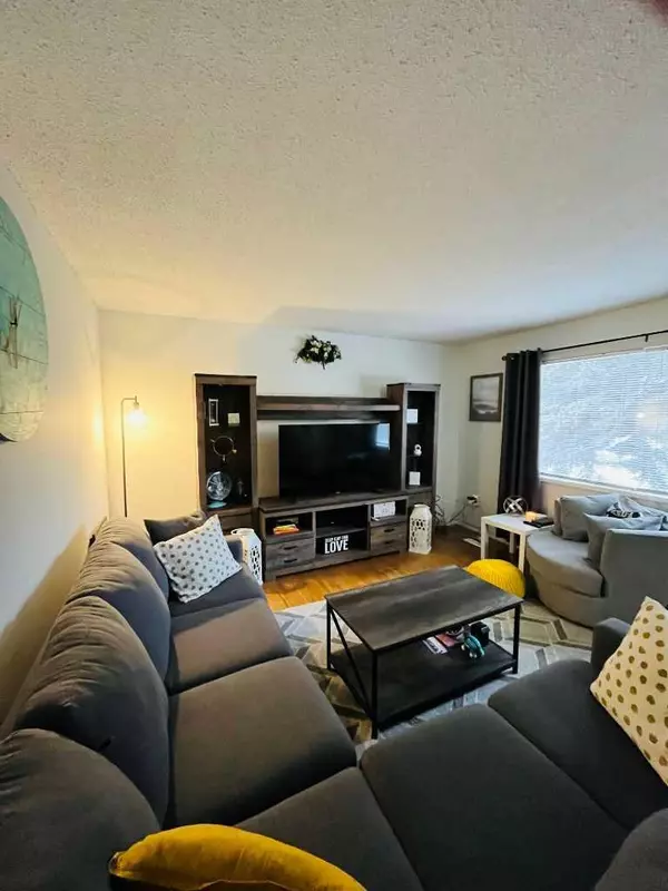 Calgary, AB T3B 0J2,4648 29 AVE NW