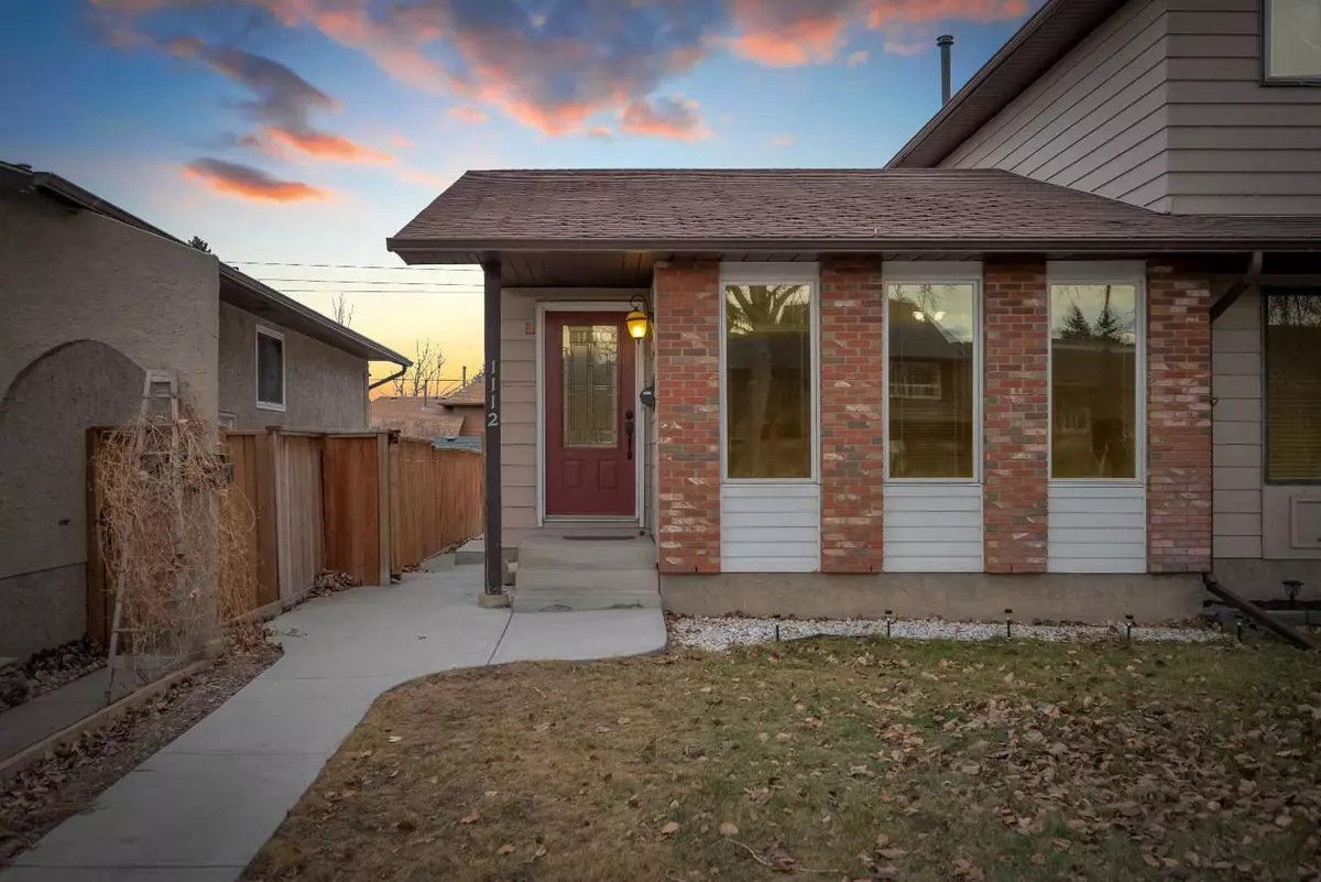 Calgary, AB T3K 1E1,1112 Berkley DR NW