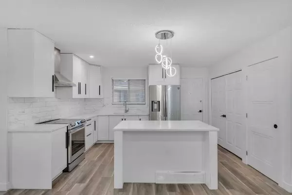 Calgary, AB T3J 2S9,18 Martingrove Mews NE