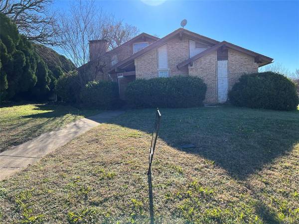 704 Ridgeway Road, Joshua, TX 76058