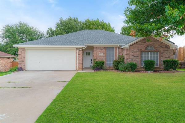 808 Joshua Drive, Burleson, TX 76028