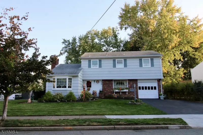 77 Albany Ave, Pompton Lakes Boro, NJ 07442