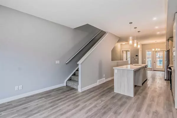 Calgary, AB T3R 2A2,930 Sage Hill GRV NW