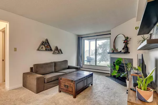 Calgary, AB T3H 1B8,6400 Coach Hill RD SW #814