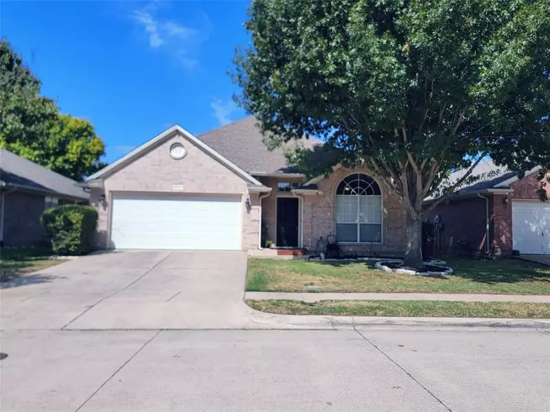 8717 Sunset Trace Drive, Fort Worth, TX 76244