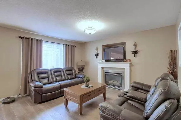 Calgary, AB T3H5S1,125 Cougar Plateau Mews SW