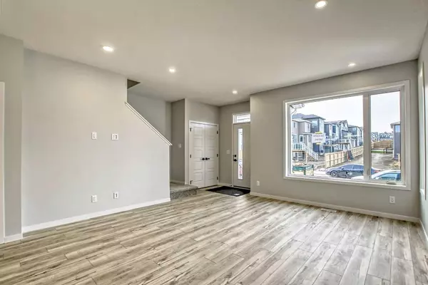 Calgary, AB T3R 1S6,24 Edith Mews NW