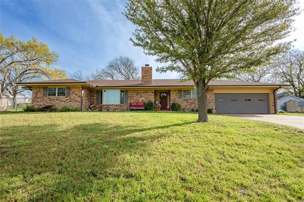 509 N Erath, Meridian, TX 76665