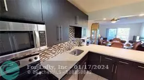 Hollywood, FL 33021,1001 Hillcrest Ct  #208