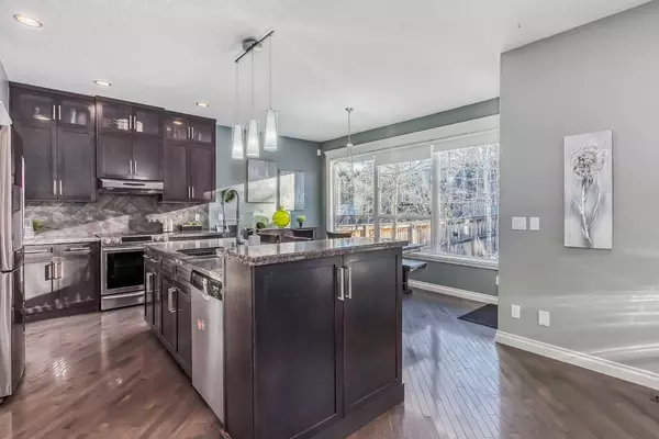 Calgary, AB T3B 6A3,77 Valley Woods LNDG NW