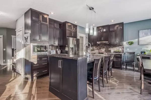 Calgary, AB T3B 6A3,77 Valley Woods LNDG NW