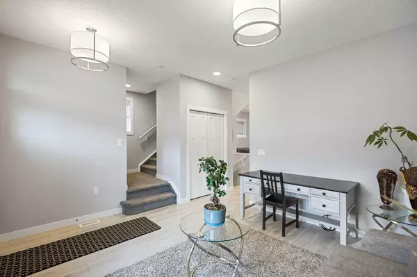 Calgary, AB T3P 1N8,665 Livingston WAY NE