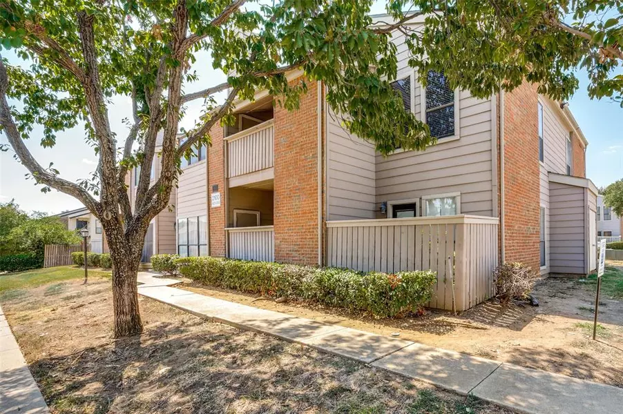 2100 Randy Snow Road #411, Arlington, TX 76011