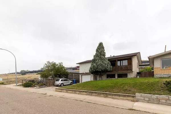 Medicine Hat, AB T1A 6N1,446 4 ST NW