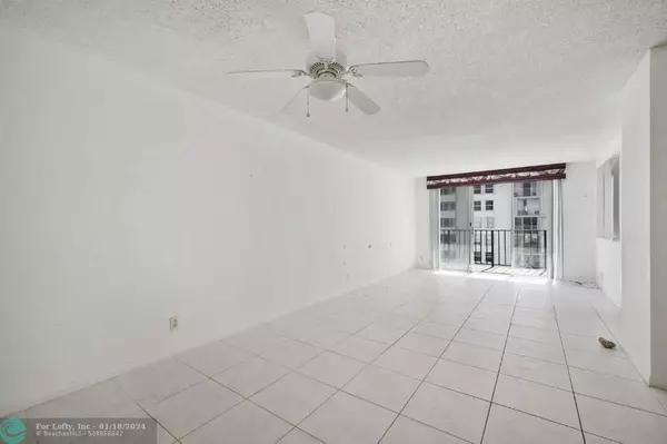 Pompano Beach, FL 33062,101 Briny Ave  #2206