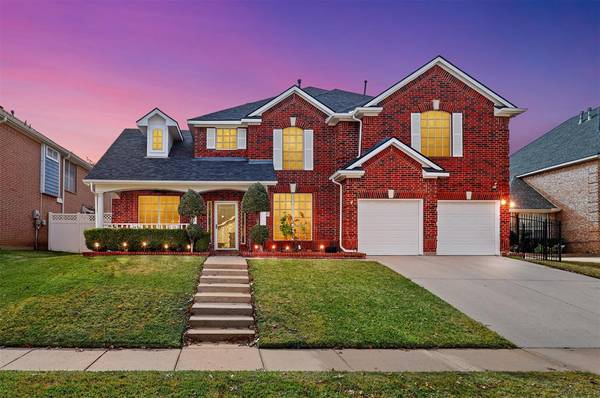 533 Parkcrest Drive, Grand Prairie, TX 75052