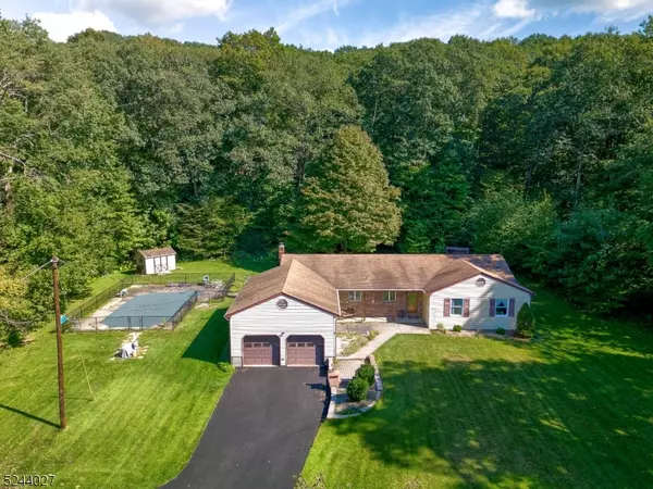 2 Deer Trail Lake Rd, Hardyston Twp., NJ 07460