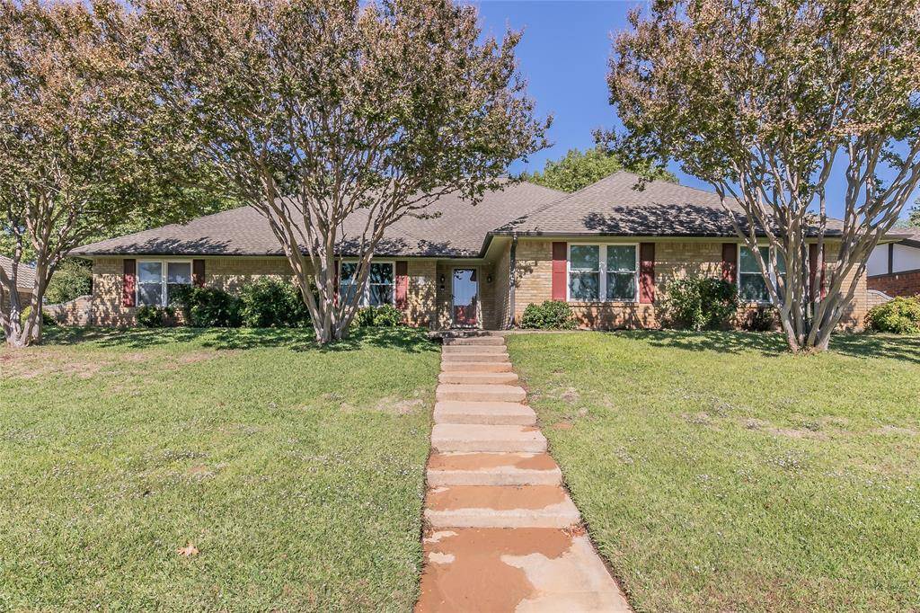 1109 Clear View Drive, Bedford, TX 76021