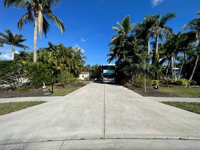 4995 Coach LN, Naples, FL 34114