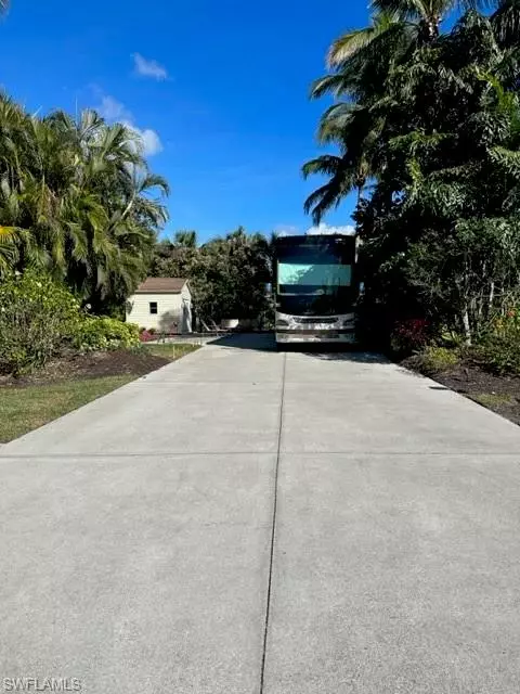 Naples, FL 34114,4995 Coach LN