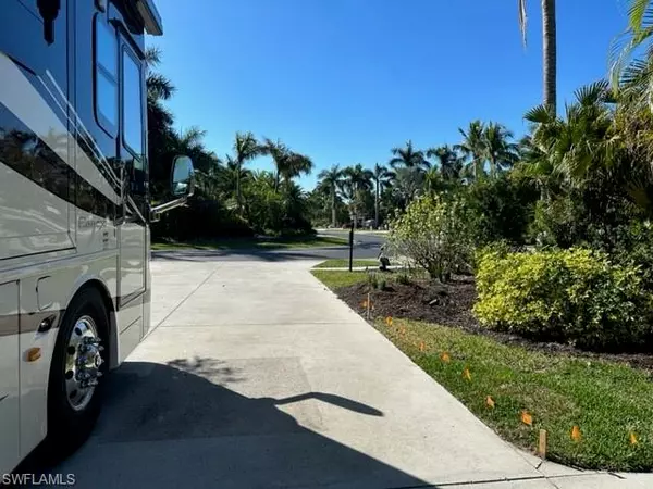 Naples, FL 34114,4995 Coach LN