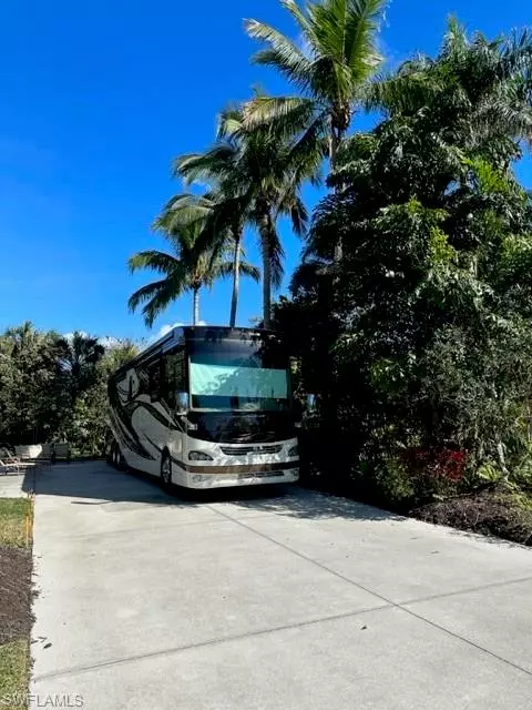 Naples, FL 34114,4995 Coach LN